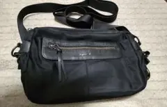 agnès b. ナイロンショルダーバッグ <ブラック>