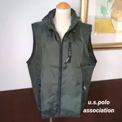 オリーブグリーン フード付き ベスト　カーキ