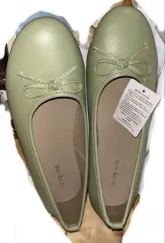 リボン付きライトグリーンフラットシューズ