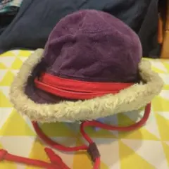 紫のボア付きキャップ　52