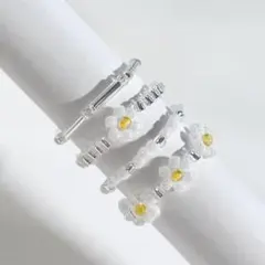 ビーズリング♡4点セット　デイジー　ホワイト×シルバー　フラワーリング　指輪