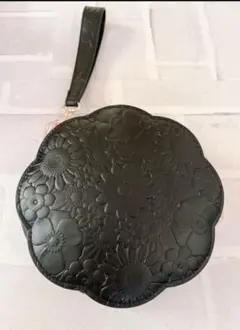 コスメデコルテクリスマスコフレ2025ポーチ