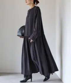 【BEARDSLEY】前後ギャザーワンピース ブラック 26年 ビアズリー BEARDSLEY 前後ギャザーワンピース （black） -靴