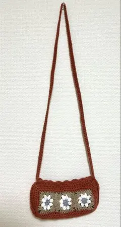 花モチーフのかぎ針編みポシェット