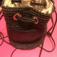 黒の編み物ドローストリングバッグ