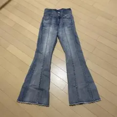 ハイウエストフレアデニムパンツ