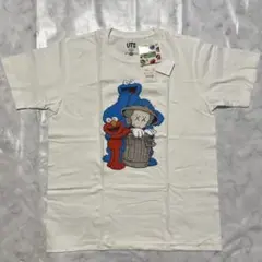 ユニクロ カウズ セサミストリート Tシャツ