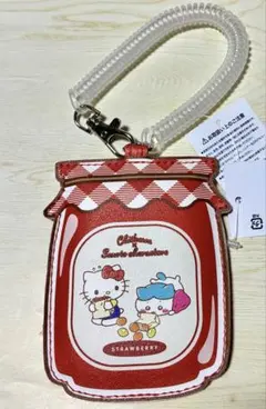ちいかわ×サンリオキャラクターズ パスケース（はちわれ＆ハローキティ）