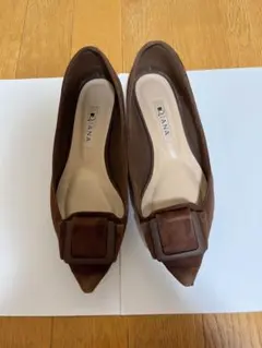 DIANA ブラウン スエード パンプス