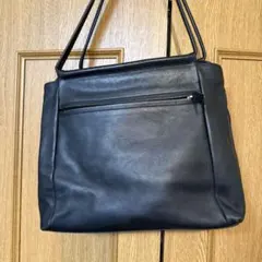 美品　ブラック ソフトレザー ショルダーバッグのサムネイル