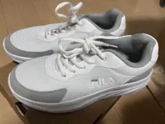 FILA スニーカー