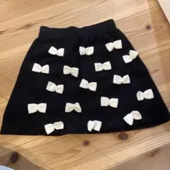 リボン装飾の黒いAラインスカート 130-140cm