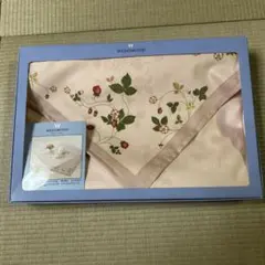 新品✨WEDGWOOD ウェッジウッドワイルドストロベリー柄 テーブルクロス