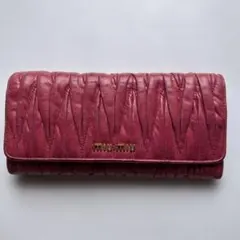 【鑑定済】miu miu ミュウミュウ 長財布 バーガンディ プリーツ レザーのサムネイル