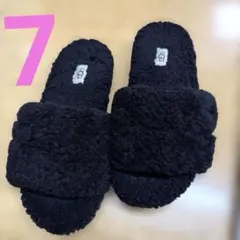 美品 UGG Fluff You 28cm ブラック ムートンサンダル ファー - メルカリ