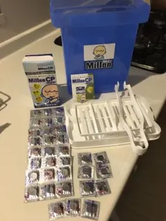 ミルトン容器、ミルトン錠剤、哺乳瓶、哺乳瓶洗いブラシ。