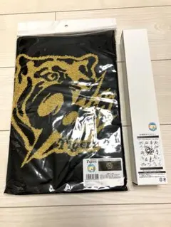 阪神タイガース 90周年 金ラメジャガードフェイスタオル&タペストリー セットのサムネイル