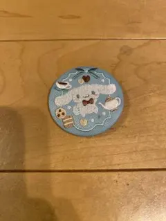 サンリオキャラクターズ　刺繍缶バッジ　シナモロール