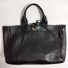 【希少】MIUMIU トートバッグ archive A4収納 ロゴ エンボス 希少】MIUMIU トートバッグ archive A4収納 ロゴ エンボス