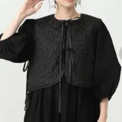 【最終値下げ】【新品未使用】 ペルナ PERNA リボンベスト　ホワイト perna フリルリボンベスト ホワイト 人気商品 - メルカリ