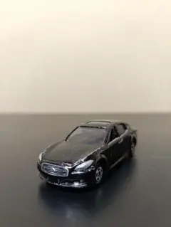 トミカ　日産　シーマ　NO.8 絶版　廃盤　箱無しのサムネイル
