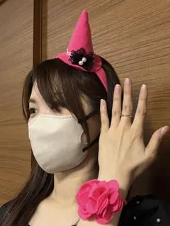 〈ハンドメイド〉三角帽子がついたカチューシャとブレスレットのセット