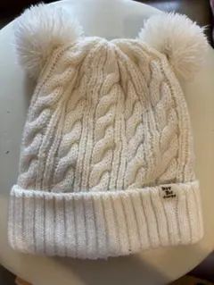 ホワイト ケーブル編み ニット帽 ポンポン付き