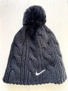 Nike ニット帽 ケーブル編み ポンポン付き