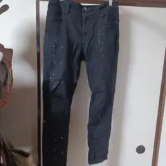 AZULアズール ペンキグラフティ スプレーデニム 黒スキニーパンツMOUSSY