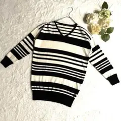 【M】INGNI ❤️ 白　黒のストライプ Vネックニット　イング　ゆったりめ