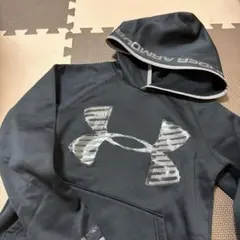 【値下げ】★アンダーアーマー★黒パーカー　【140】