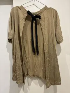 Cheap Monday 半袖 Tシャツ ベージュ リボン付きのサムネイル