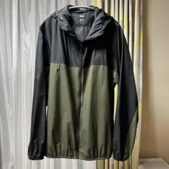 ユニクロ　ポケッタブルUVカットパーカ