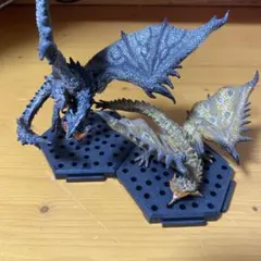 モンスターハンター　リオレウス希少種　リオレイア希少種　フィギュア　怒りver.