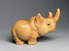 崖柏木　木彫り　犀　サイ　置物　縁起物　オブジェ　動物像