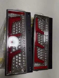 小糸 LED テールランプ KOITO 3連タイプ ノーマルターン 左右 ②