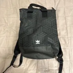 幾何学模様 ブラック リュック・バックパック　アディダス
