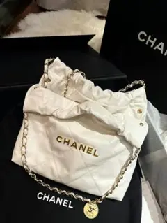 CHANEL ホワイト ショルダーバッグ