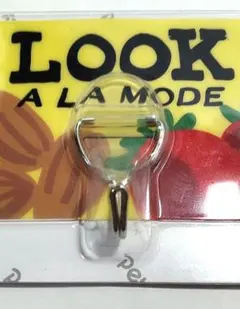 張り直し可能・はがし跡なし・自己吸着型フック三連 LOOK チョコレート柄