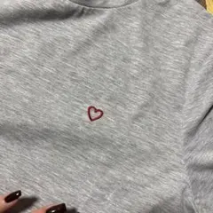 SALOON ワンポイントハート刺繍Tシャツのサムネイル