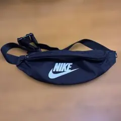 NIKE ボディバッグ　黒