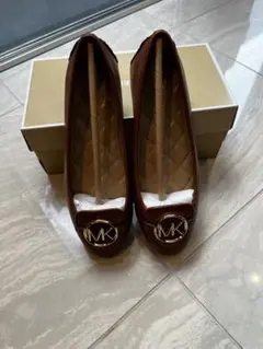 Michael Kors MKロゴ フラットシューズ ブラウンのサムネイル