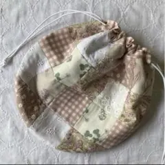 94＊ハンドメイド パッチワーク 巾着袋　丸巾着　まんまる巾着　大きめ　ピンク