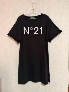 N°21★ヌメロヴェントゥーノ　スパンコールロゴ　黒Tシャツ N°21 - N°21☆ヌメロヴェントゥーノ スパンコールロゴ 黒Tシャツの通販
