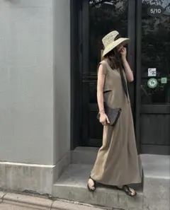 ベージュノースリーブロングワンピース