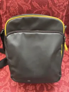 【アルマーニ　ジーンズ】 ショルダーバッグ 黒/黄色のサムネイル