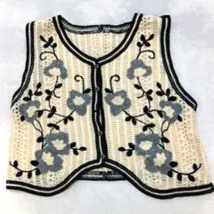 レディース ニット ベスト 花柄刺繍 アイボリー レース ベージュ 黒ふち