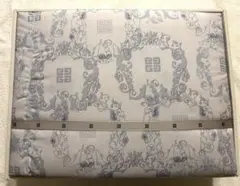 GIVENCHY 羽毛肌掛けふとん 150x210cm 未使用　ジバンシーのサムネイル