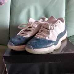 エア ジョーダン 11　レトロ