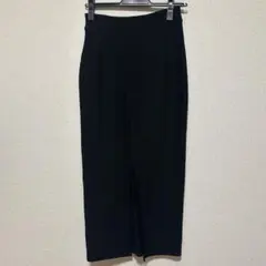 黒のタイトスカート 後ろスリット付き